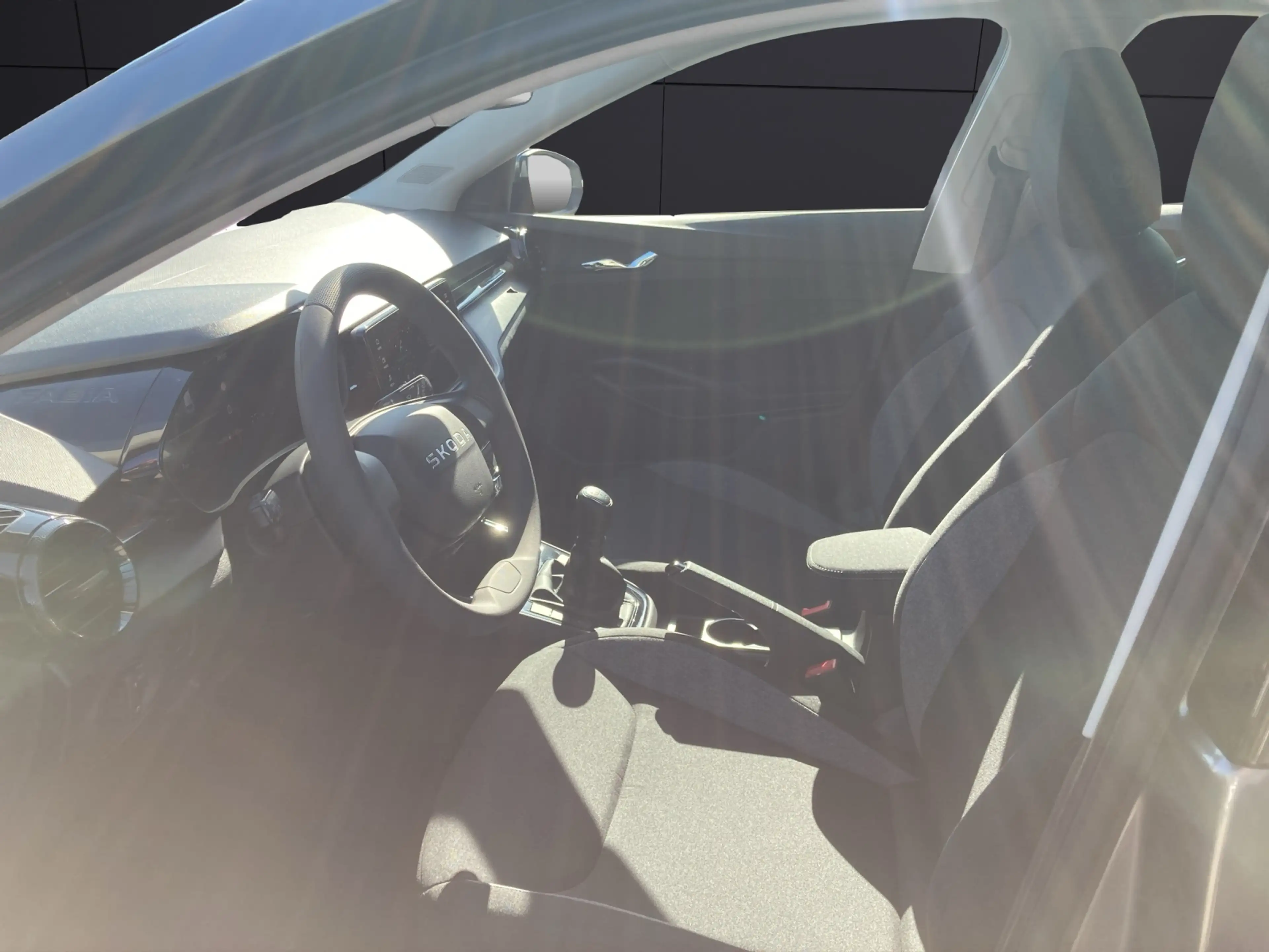 Skoda Fabia TSI Essence LED virtCockpit Klima — photo 10
