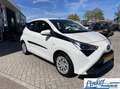 Toyota Aygo 1.0 VVT-i x-play AIRCO / CAMERA / GEEN AFLEVERKOST Wit - thumbnail 2
