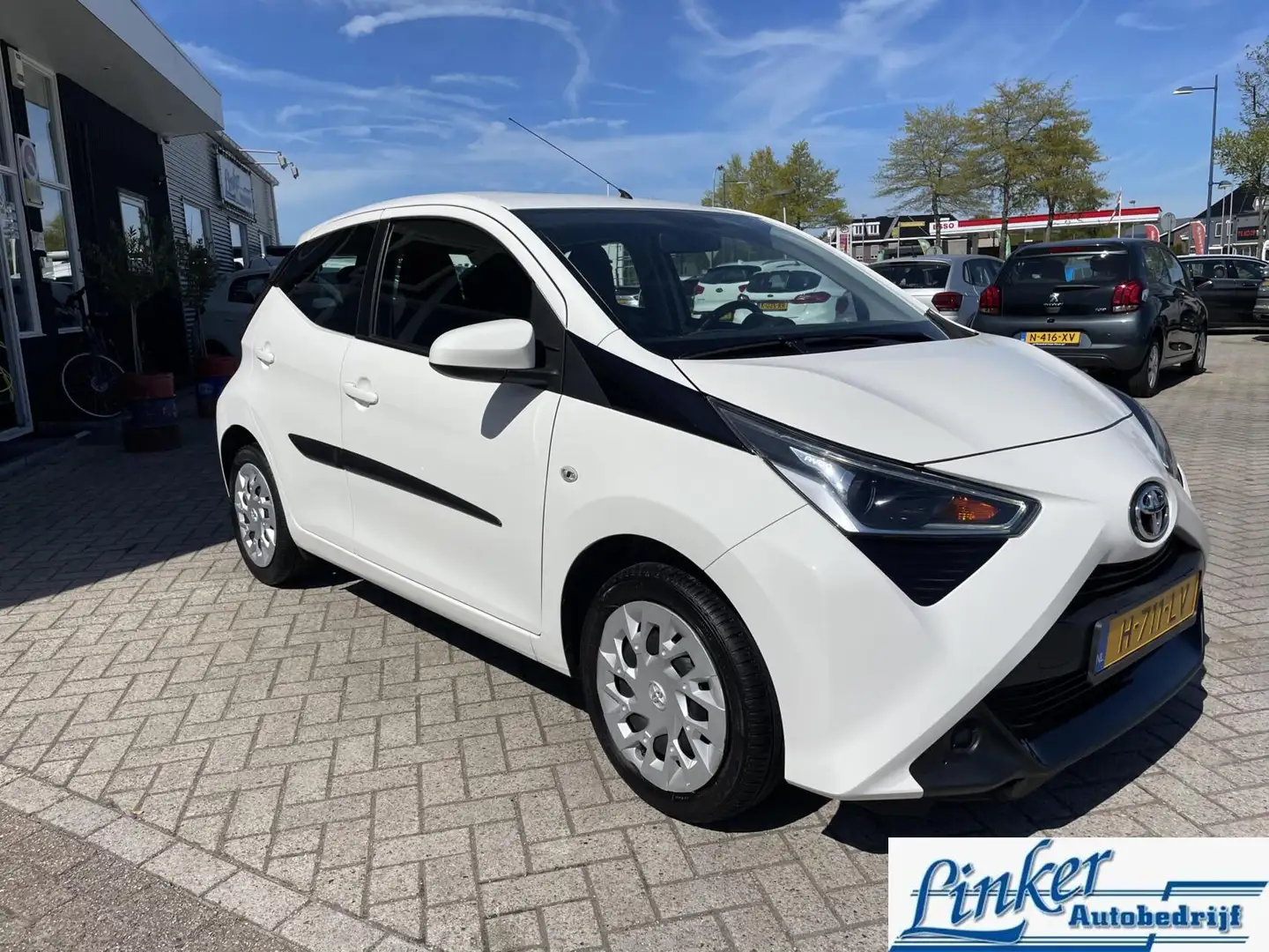 Toyota Aygo 1.0 VVT-i x-play AIRCO / CAMERA / GEEN AFLEVERKOST Wit - 2
