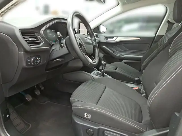 Ford Focus view 10
