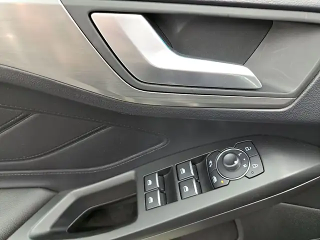 Ford Focus view 12