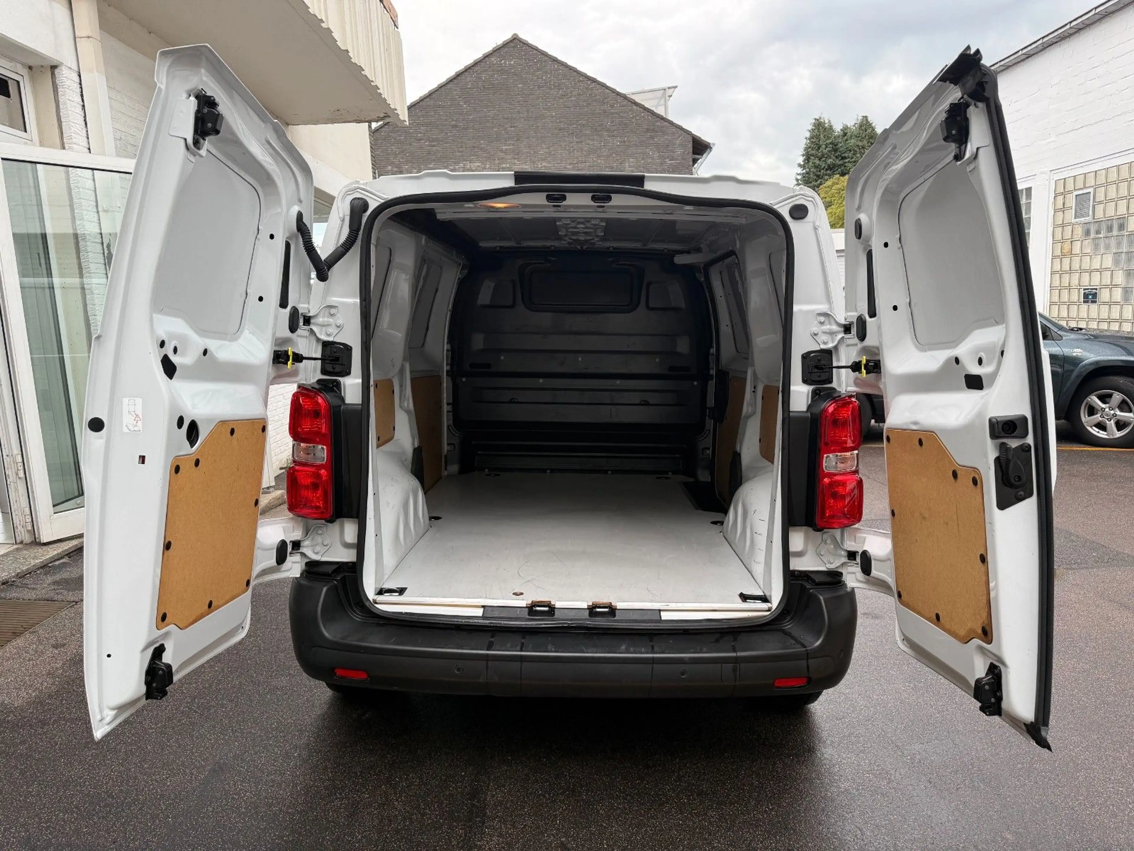 Fiat Scudo Kastenwagen L2 1.5 120 MT6 — photo 8