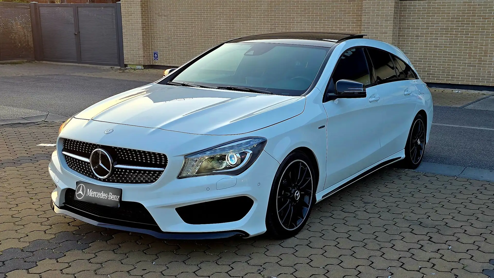 Mercedes-Benz CLA 220 CLA 220d Shooting Brake Premium Plus Dark Night Blanc - 1
