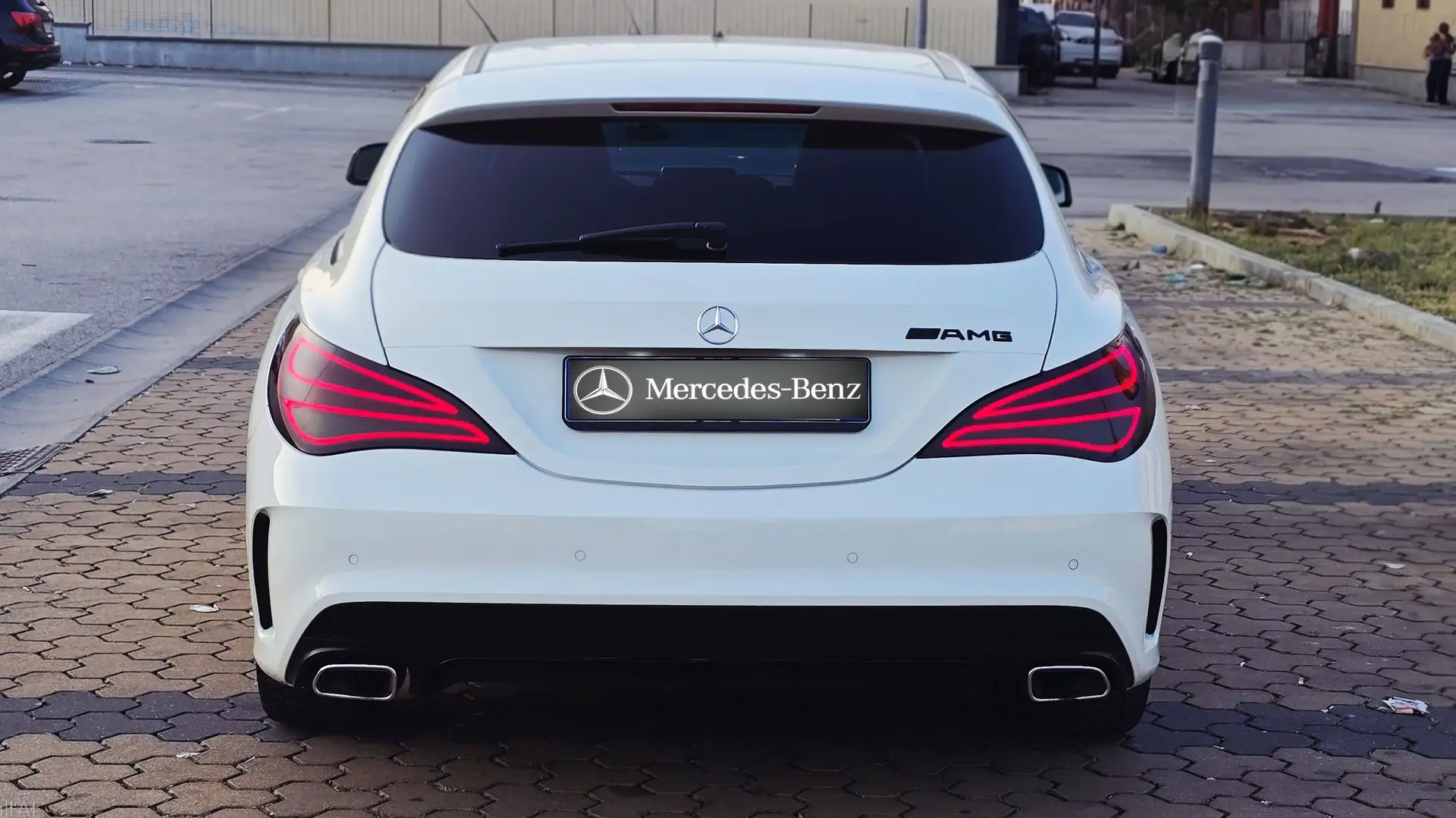 Mercedes-Benz CLA 220 CLA 220d Shooting Brake Premium Plus Dark Night Blanc - 2