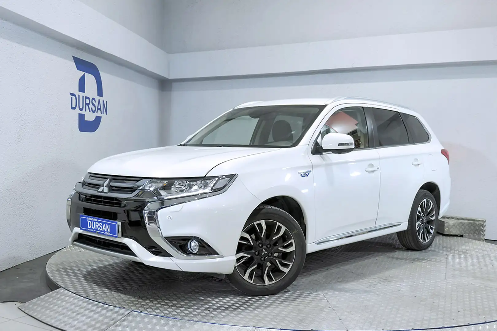 Mitsubishi Outlander 2.0 PHEV Kaiteki Auto 4WD - 1