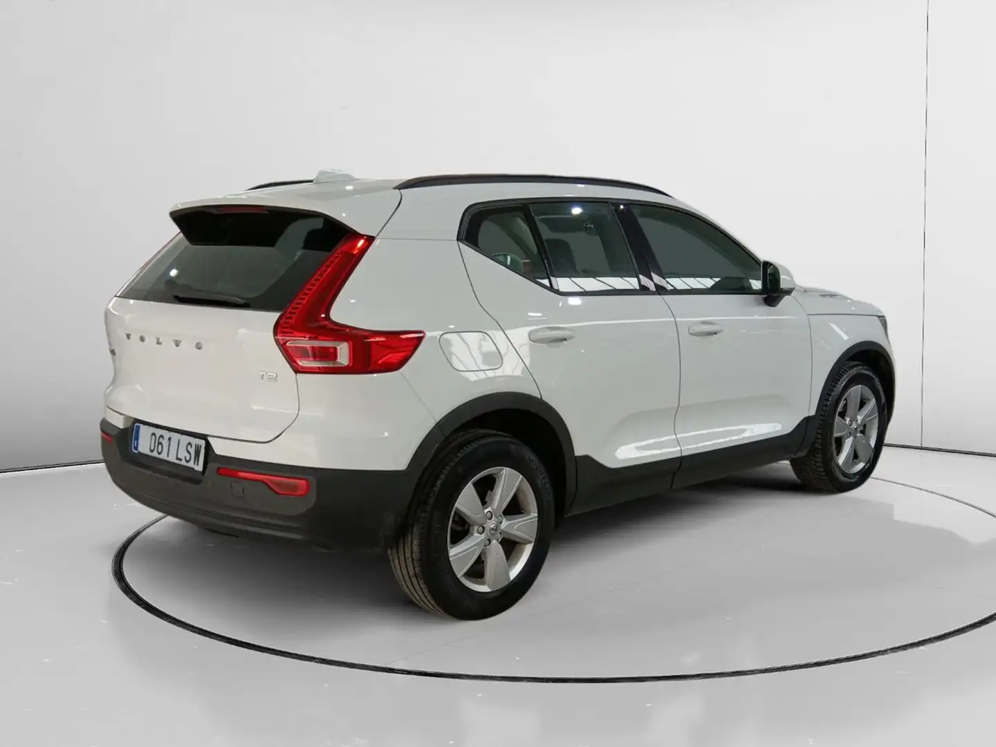 Volvo XC40 T2 Momentum Core Blanc - 2
