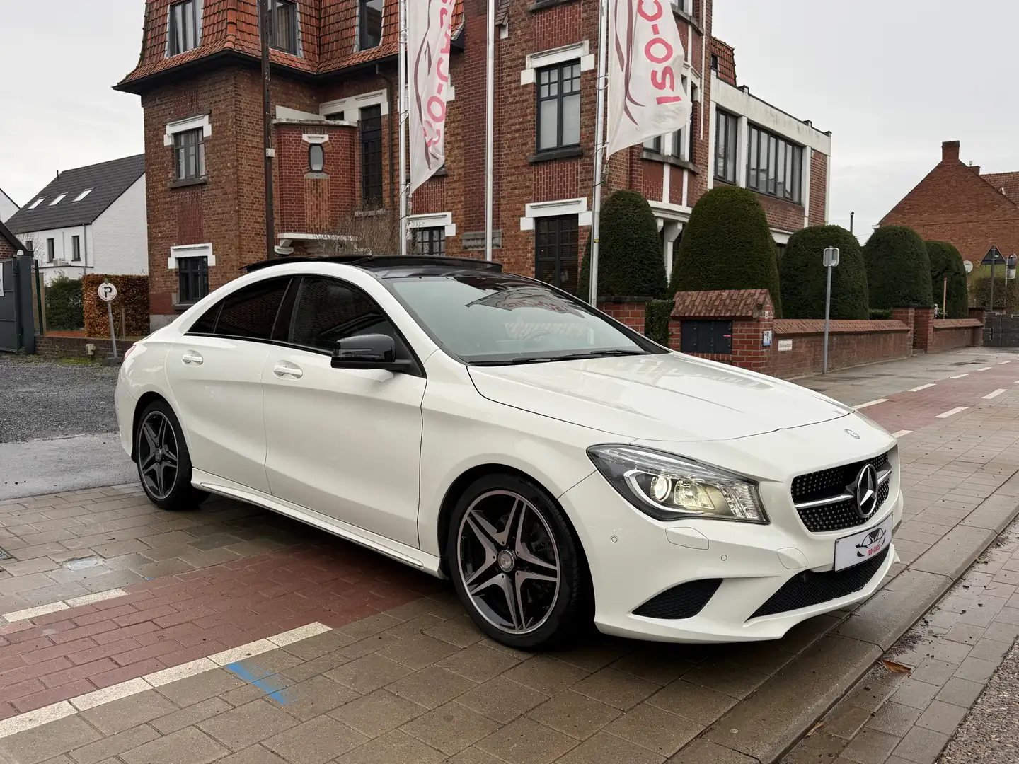 Mercedes-Benz CLA 220 CDI 7G-DCT AMG Line // PANO DAK // Blanc - 2