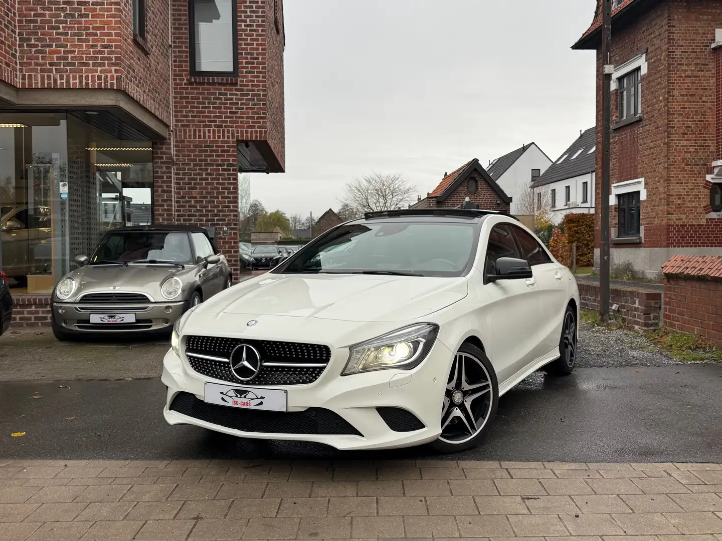 Mercedes-Benz CLA 220 CDI 7G-DCT AMG Line // PANO DAK // Blanc - 1