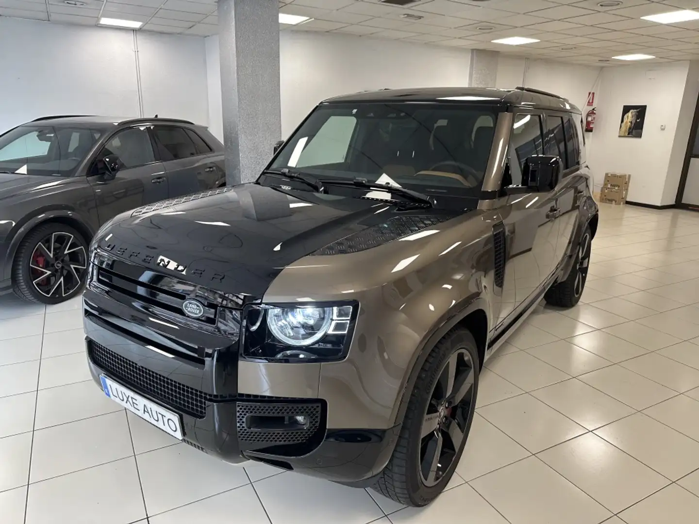Land Rover Defender 110 3.0 I6 MHEV X AWD Aut. Marrón - 2