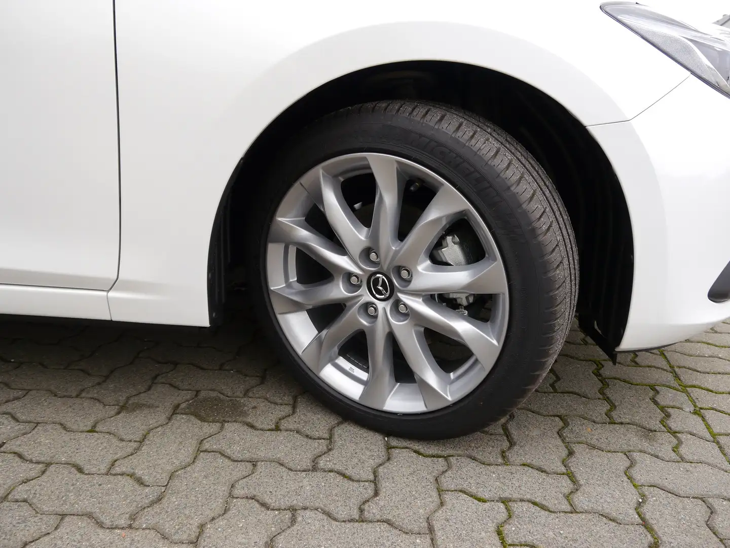 Mazda 3 3 Fließheck SKYACTIV-G 120 NAKAMA SITZHEIZUNG Blanc - 2