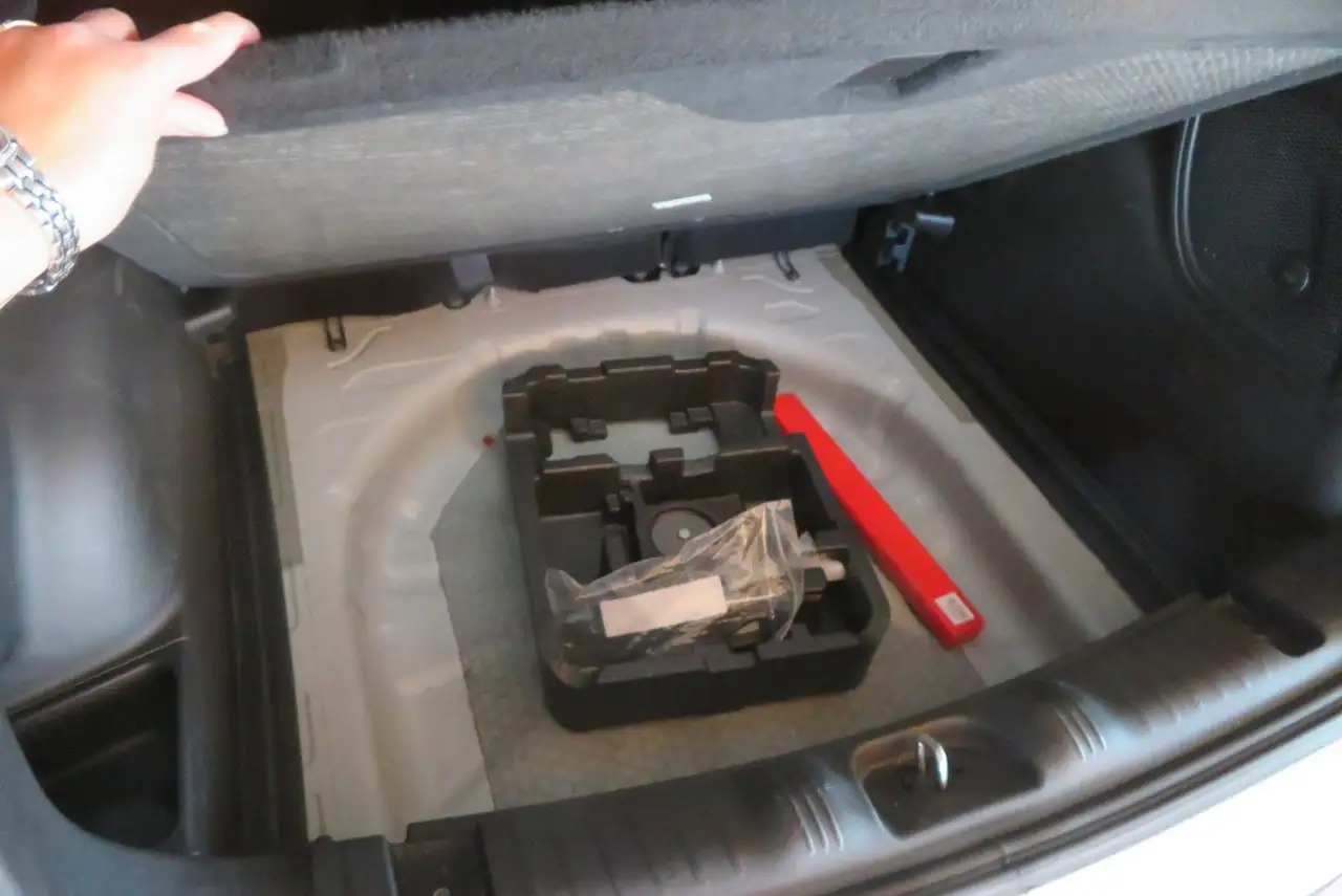 Jeep Compass S Mild-Hybrid FWD 130PS *LEDER,LED,NAVI* 19