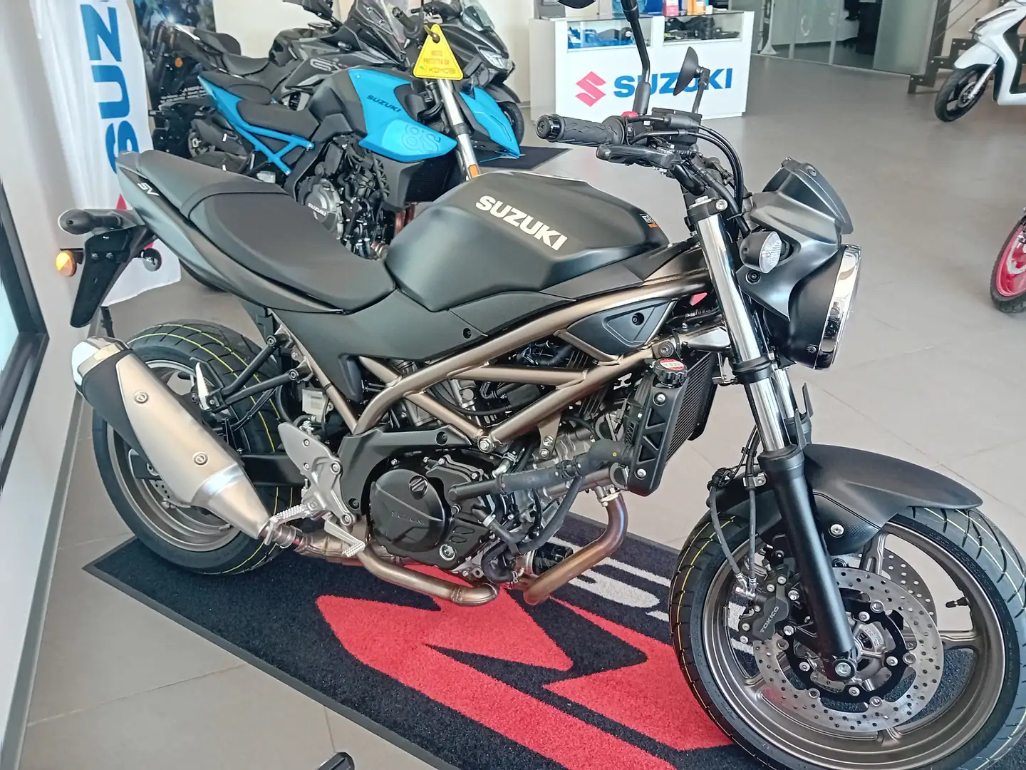 Suzuki SV 650 Nero - 1