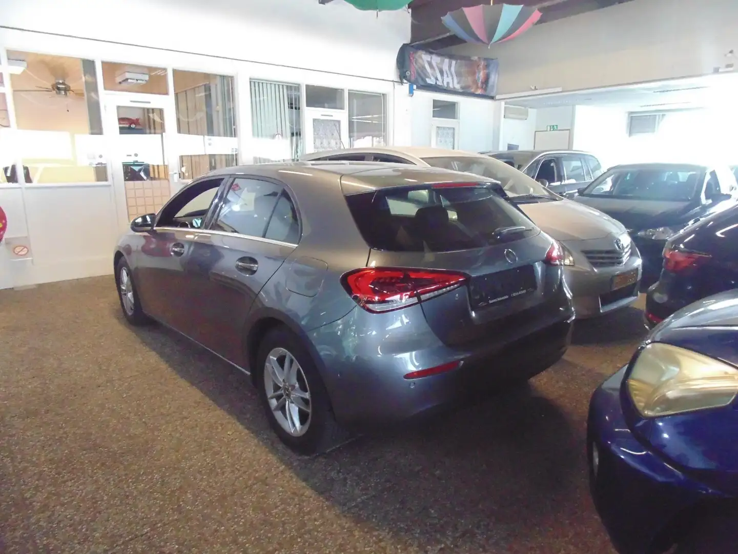 Mercedes-Benz A 180 Ambition Comfort MET NAVI LEER AIROC Grijs - 2