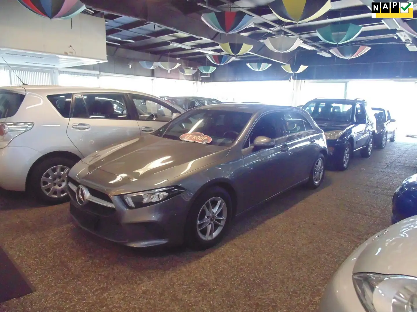 Mercedes-Benz A 180 Ambition Comfort MET NAVI LEER AIROC Grijs - 1