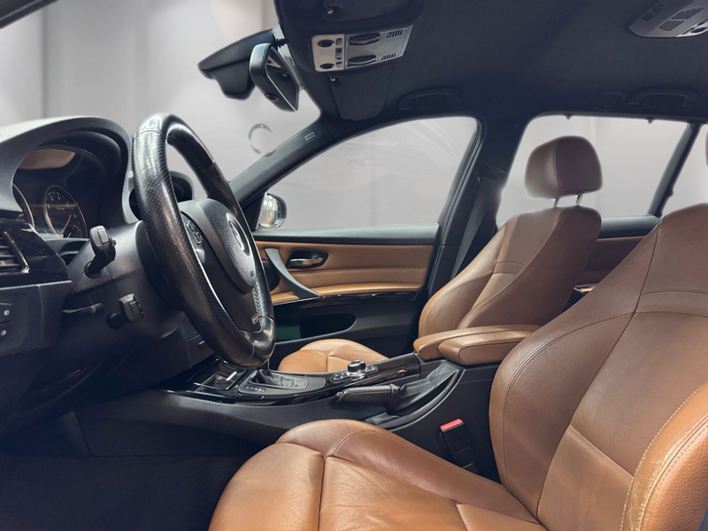 BMW 330 i Touring xDrive*M-Paket*Keyless*Leder*Xenon* — photo 13