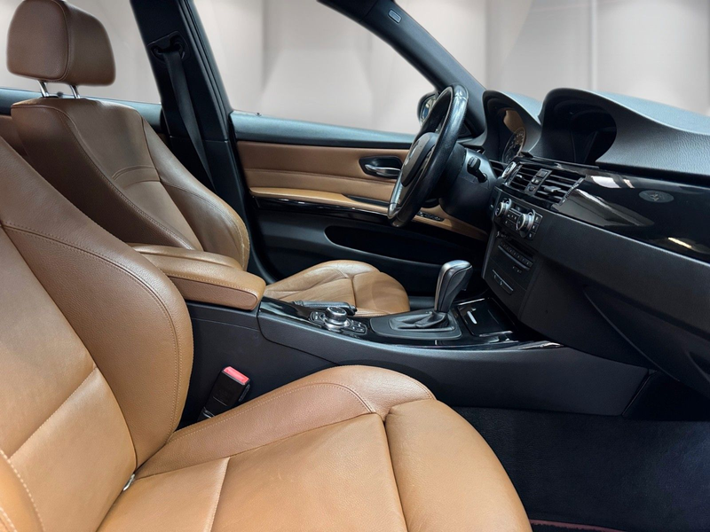 BMW 330 i Touring xDrive*M-Paket*Keyless*Leder*Xenon* — photo 15