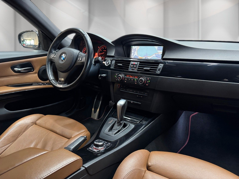 BMW 330 i Touring xDrive*M-Paket*Keyless*Leder*Xenon* — photo 14
