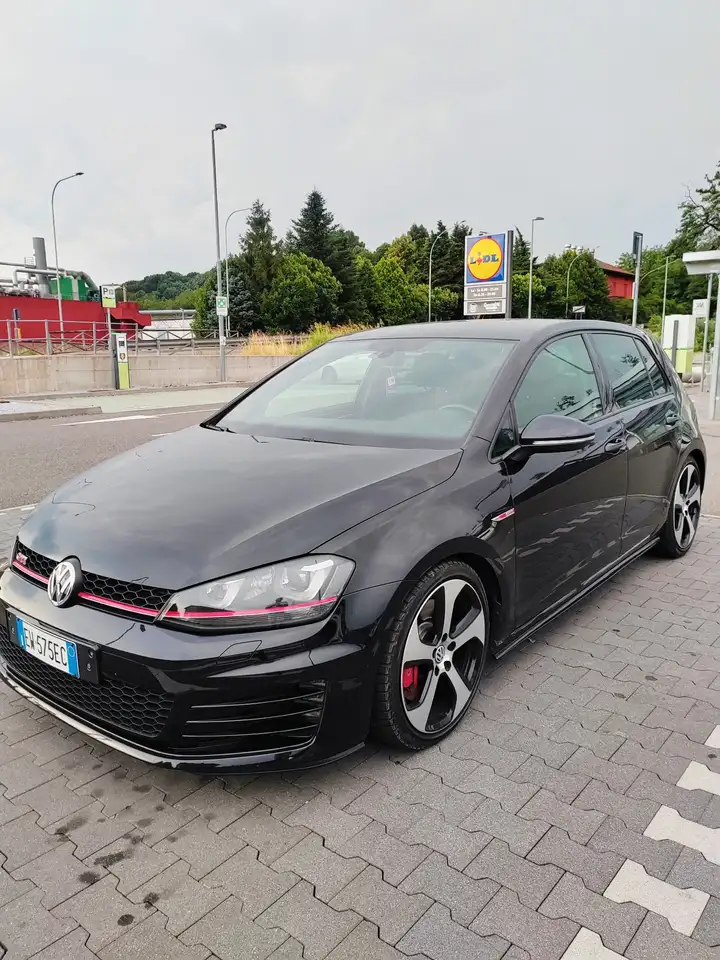 Volkswagen Golf GTI