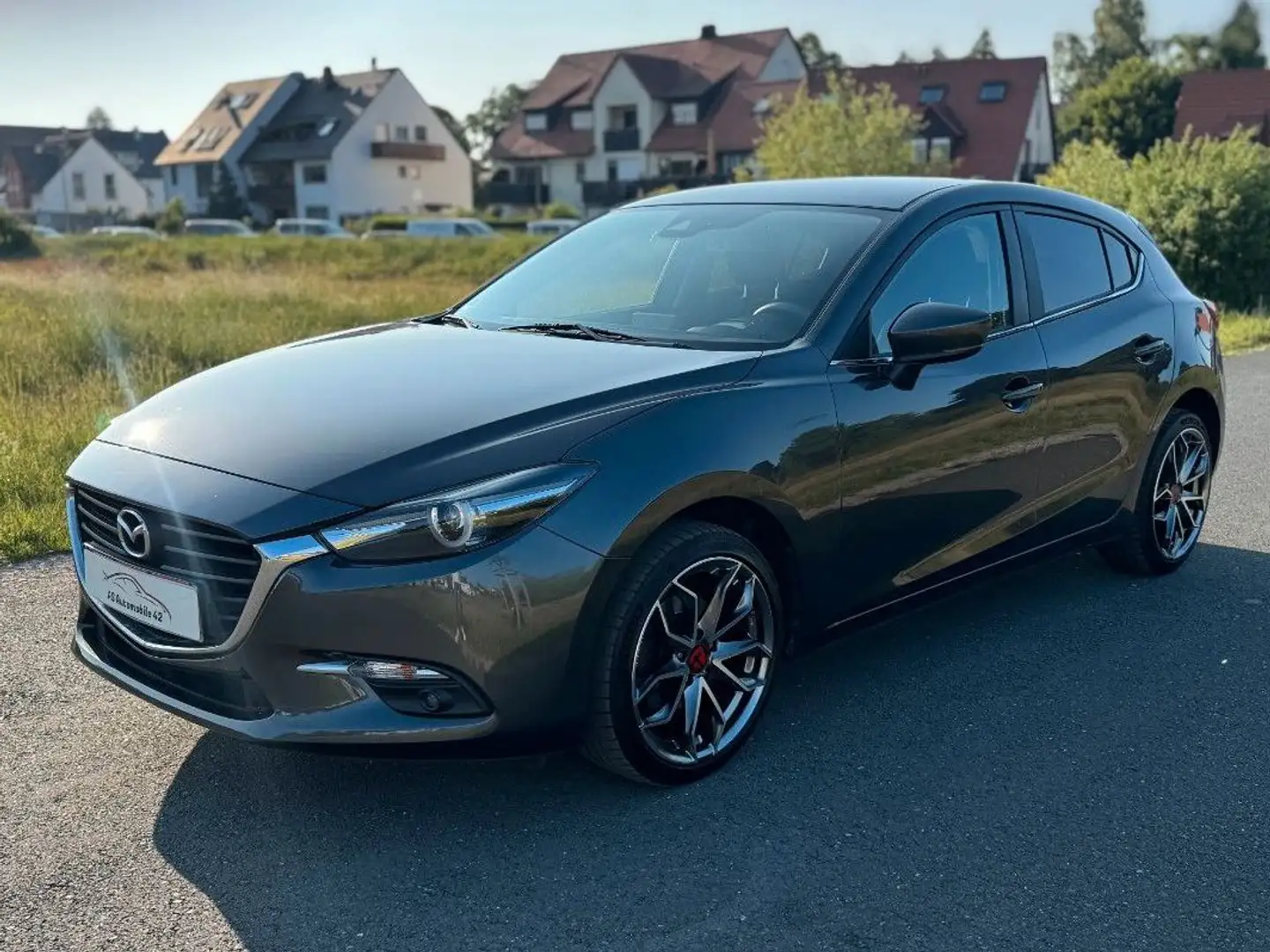 Mazda 3 Lim. Kizoku *NAVI*HEAD-UP*KAMERA*SHZ*KEYLESS* Grau - 2