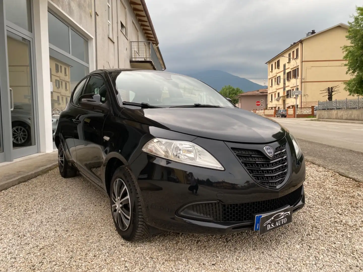 Lancia Ypsilon 1.3 MJT 16V 95 CV 5 porte S&S Elefantino Nero - 2
