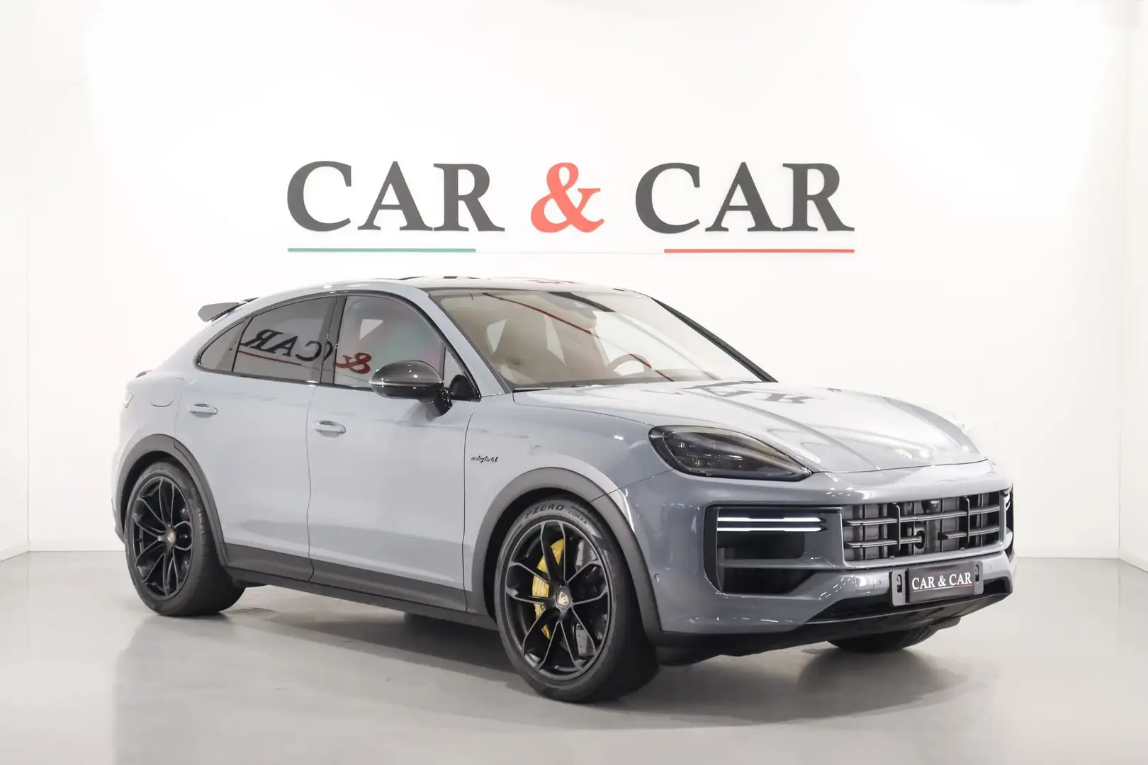 Porsche Cayenne 4.0 V8 Turbo E-Hybrid Coupé GT Gris - 1