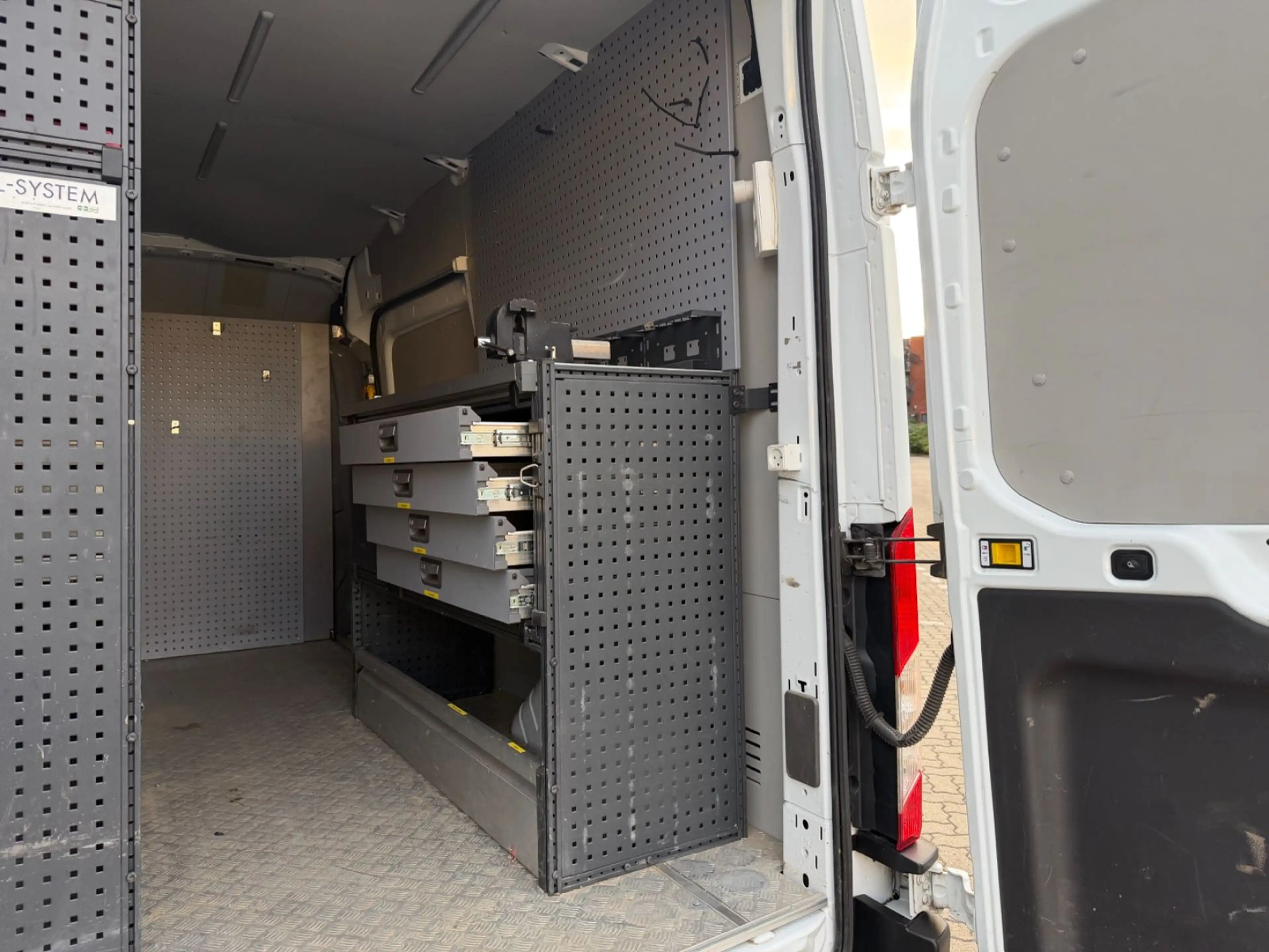 Ford Transit 2,0 TDCi 350 L3H3 4x4 Allrad 170PS Regal — photo 11