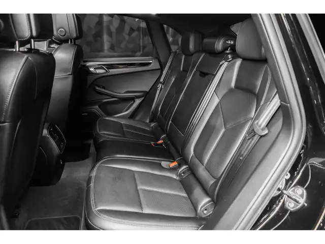 Porsche Macan view 13