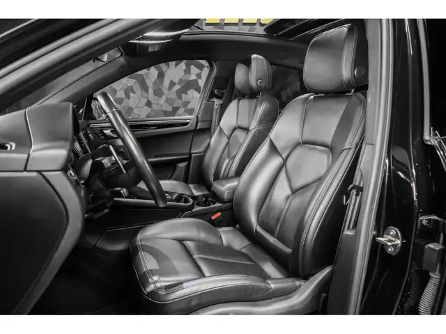 Porsche Macan view 10