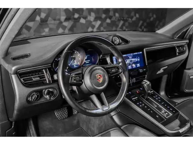 Porsche Macan view 8