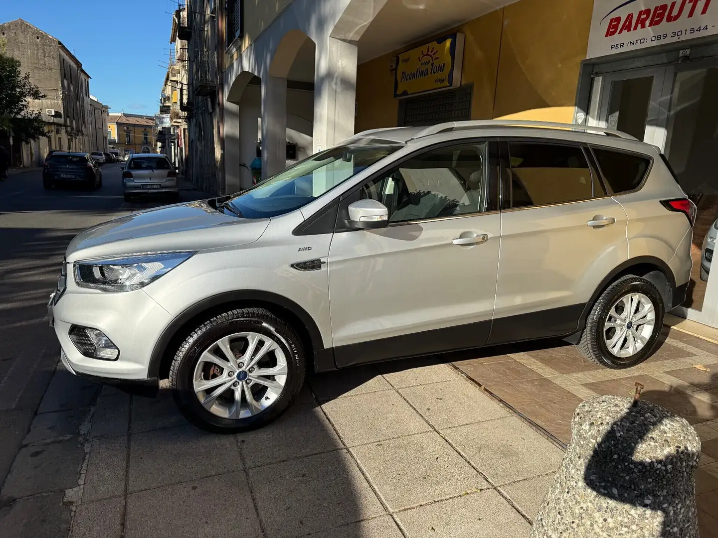 Ford Kuga Kuga 2018 - 2.0 TDCI 150 CV S&S 4WD Vignale Gris - 2