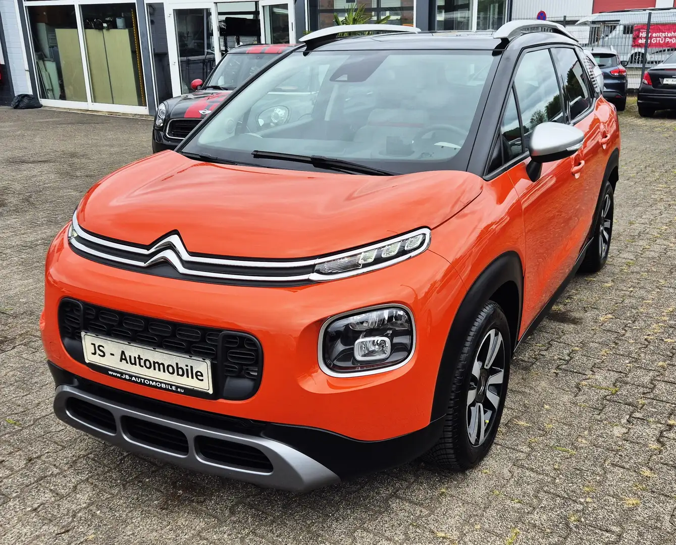 Citroen C3 Aircross SHINE PANORAMA NAVI CLIMATR. DAB PDC LM ALLWETTER Rouge - 1