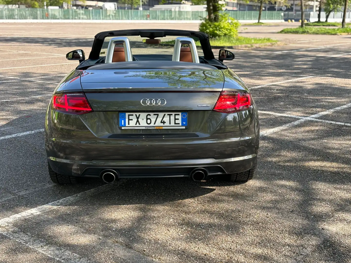 Audi TT Roadster 2.0 tfsi S line quattro s-tronic Šedá - 2