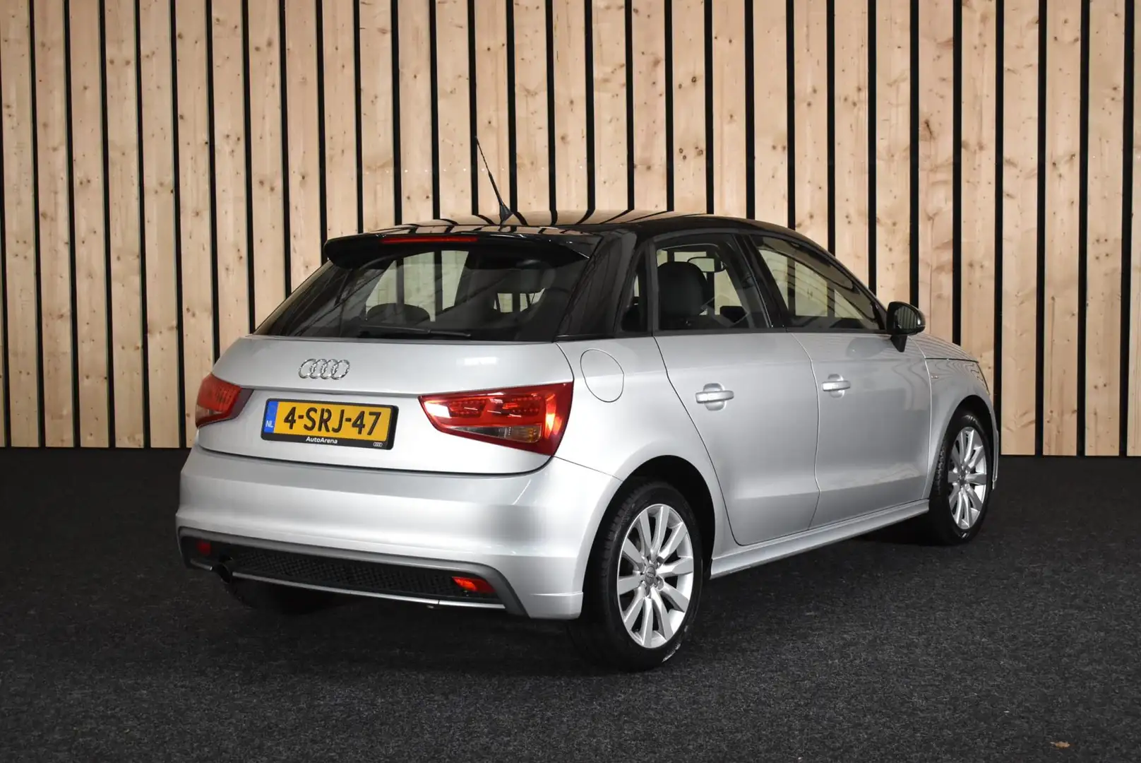 Audi A1 Sportback 1.2 TFSI Admired 2e eig. Navi Airco Crui Grijs - 2