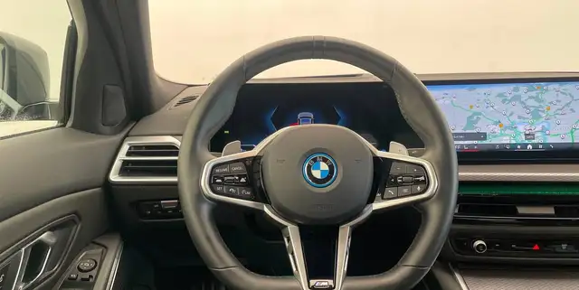 BMW 3 Series view 8