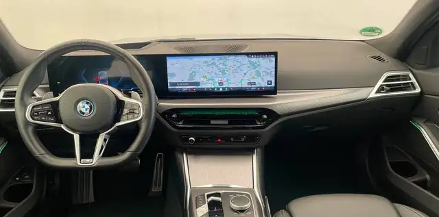BMW 3 Series view 5