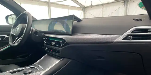 BMW 3 Series view 11
