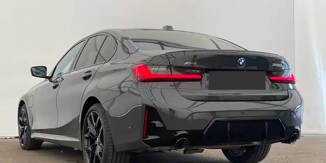 BMW 3 Series view 12