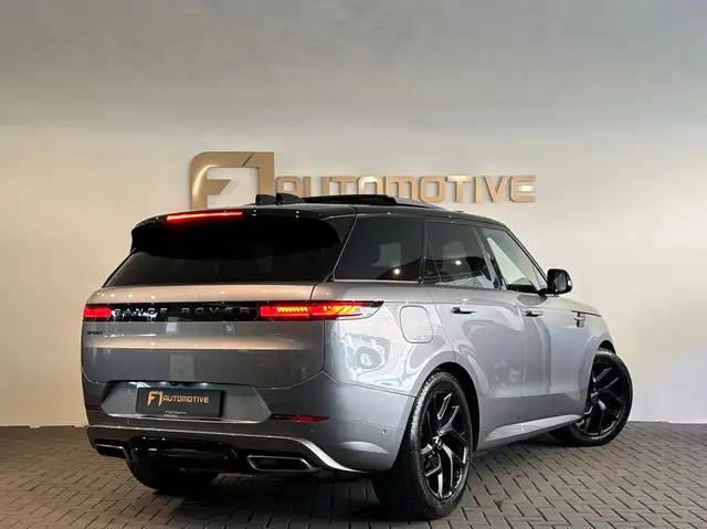 Land Rover Range Rover Sport view 3