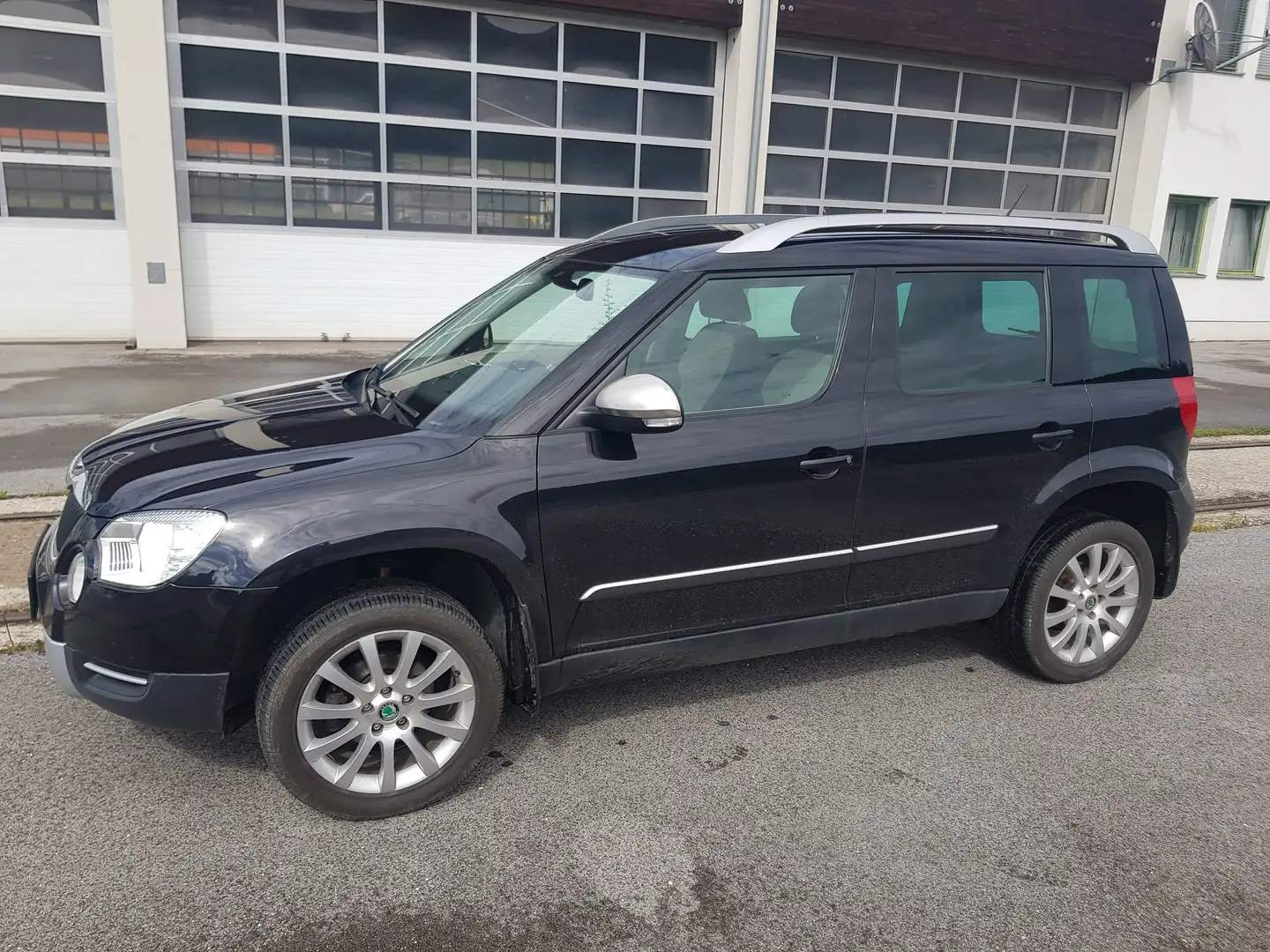 Skoda Yeti 4x4 Experience A 2,0 TDI CR DPF Schwarz - 1
