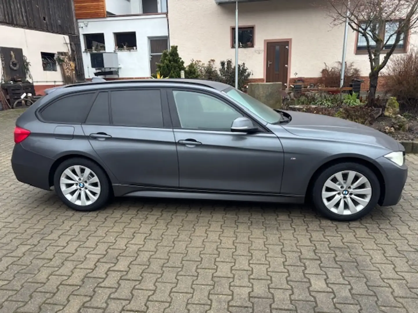 BMW 320 320 d xDrive M Sport,AHK,LED.NAVI,RFK.PDC,8fach, Grau - 2