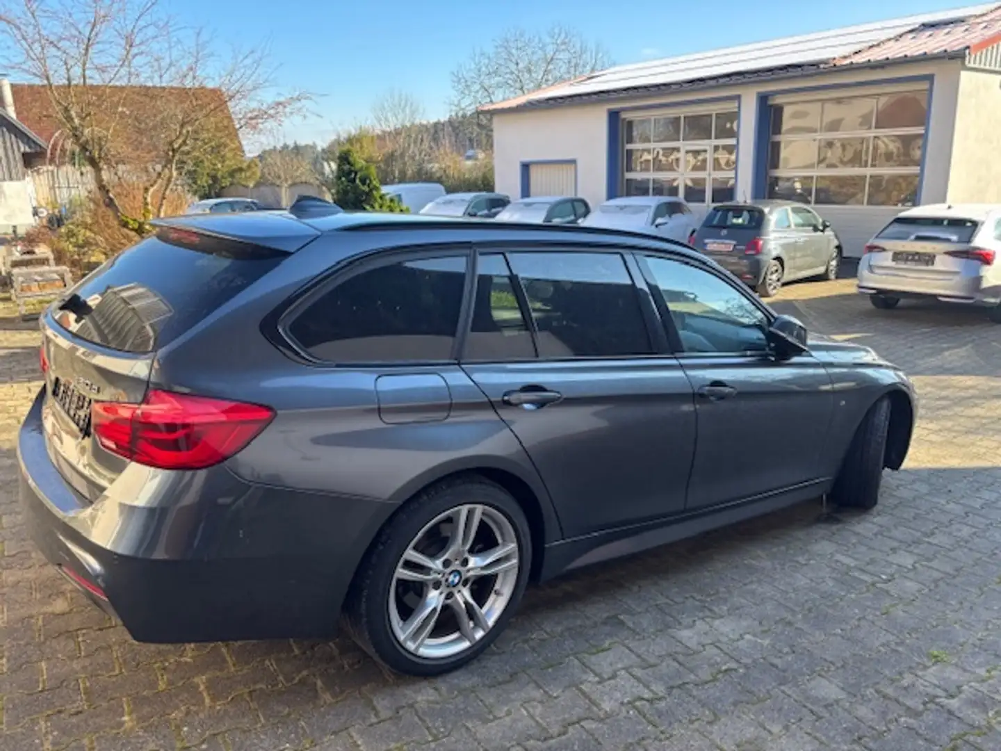 BMW 320 320 d xDrive M Sport,AHK,LED.NAVI,RFK.PDC,8fach, Gris - 1