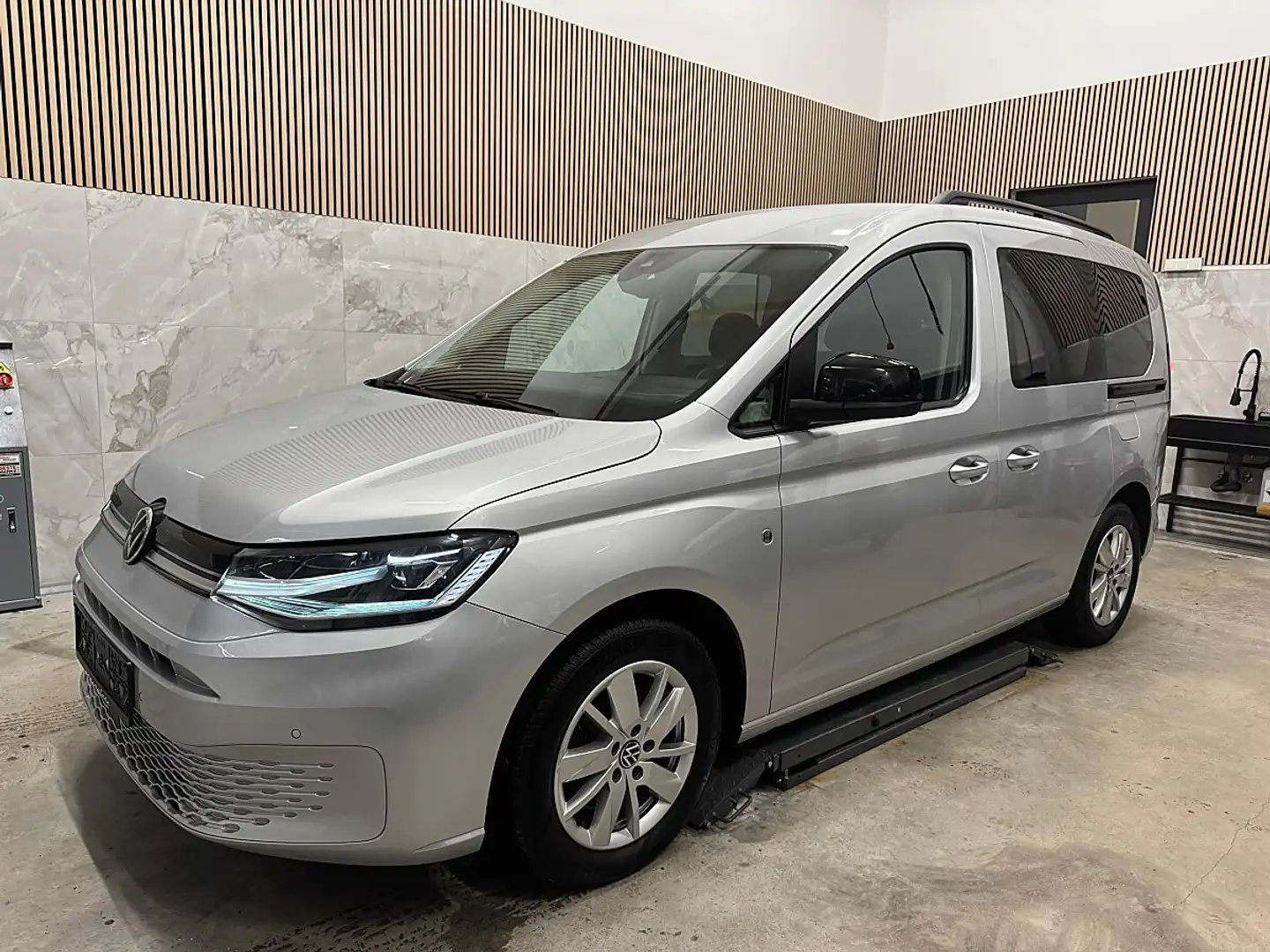 Volkswagen Caddy Life 2,0 TDI 4MOTION Kamera, Anhängekuppl,Ergo ... Silber - 2