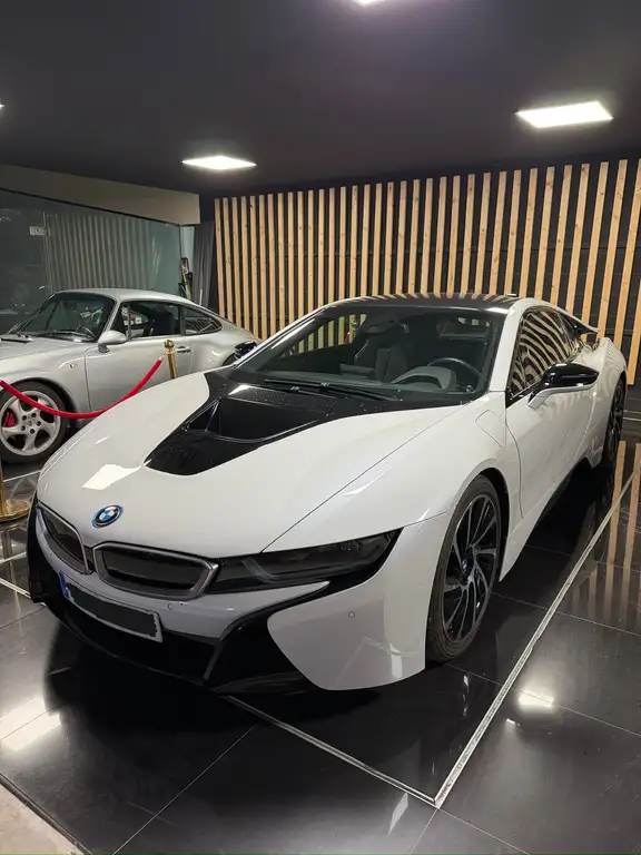 BMW i8 2017 из Европы — купить под ключ