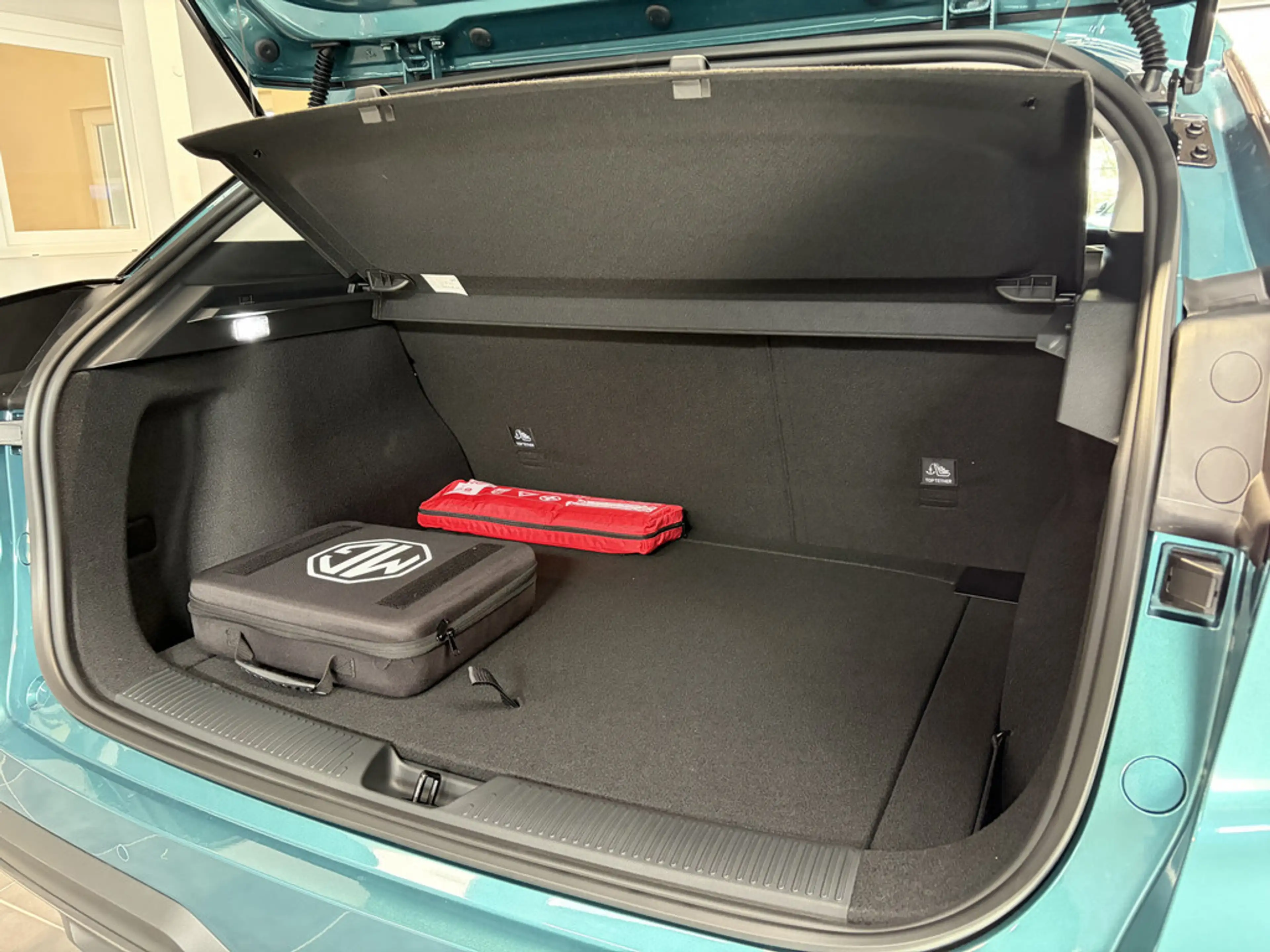 MG MG4 Premium 64kWh — photo 9