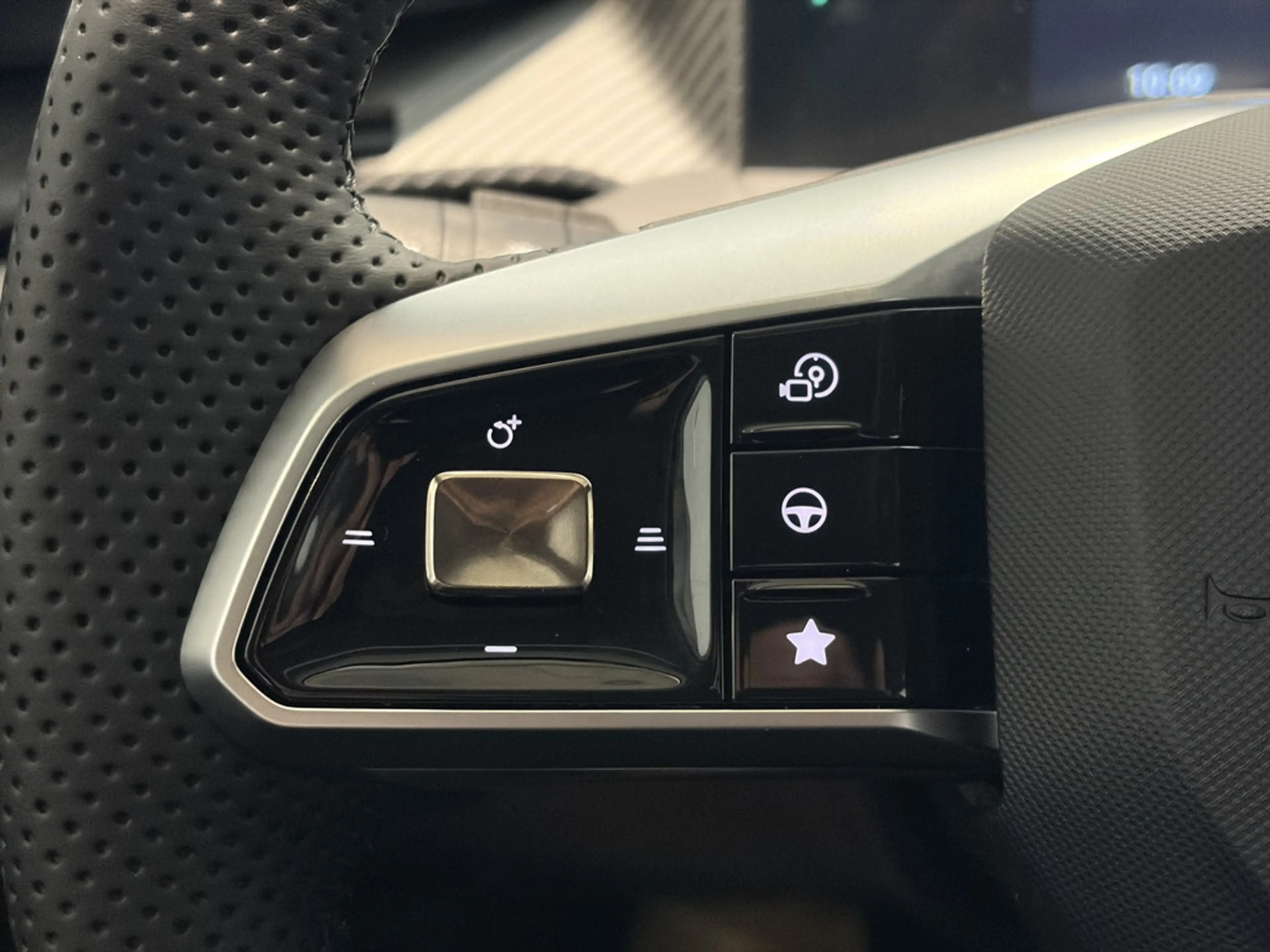 MG MG4 Premium 64kWh — photo 12