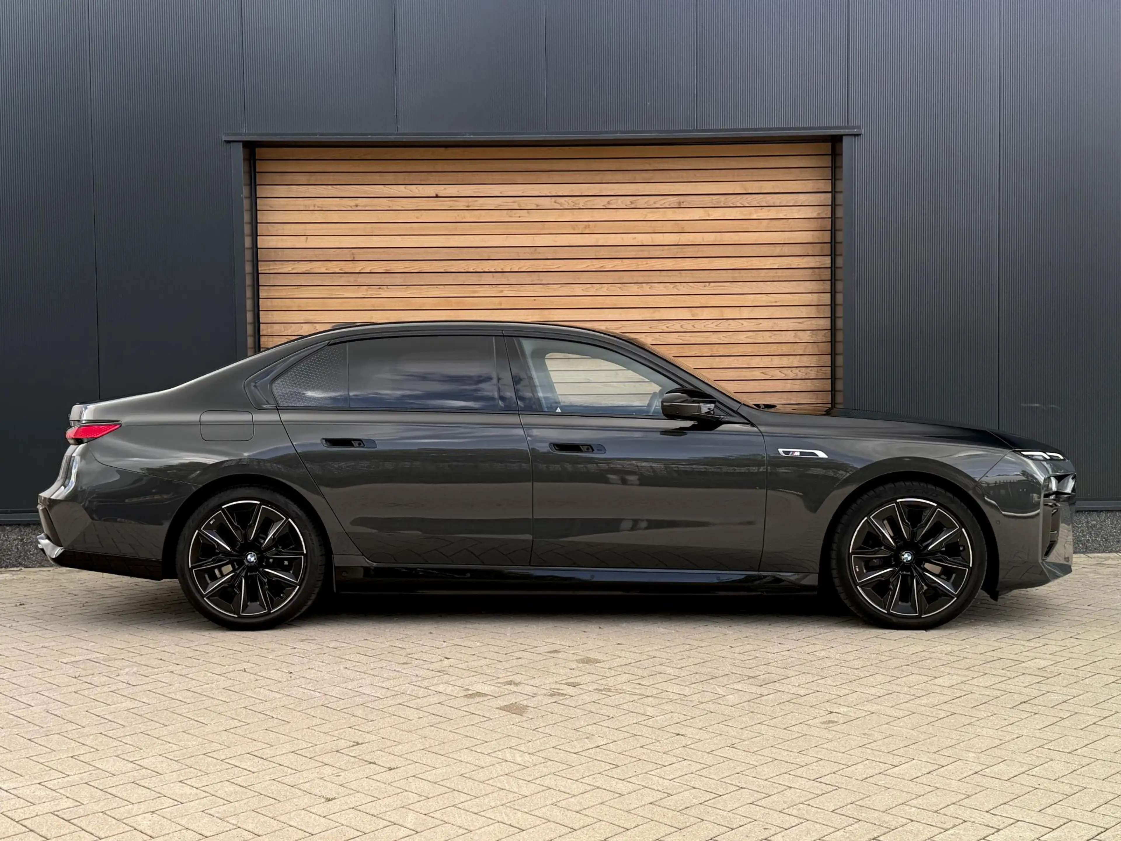 BMW 760 7-serie M760e xDrive REAR-ENTERTAINMENT|SKYLOUNGE| — photo 2
