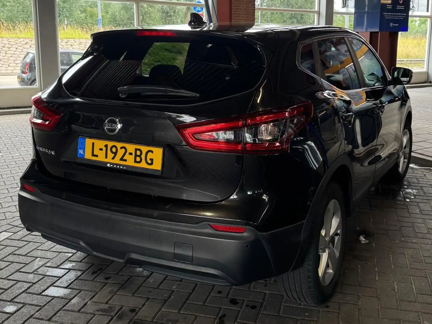 Nissan Qashqai Qashqai 1.2 Visia Zwart - 2