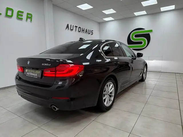 BMW 5 Series view 7