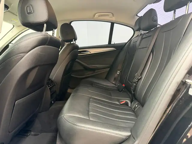 BMW 5 Series view 13