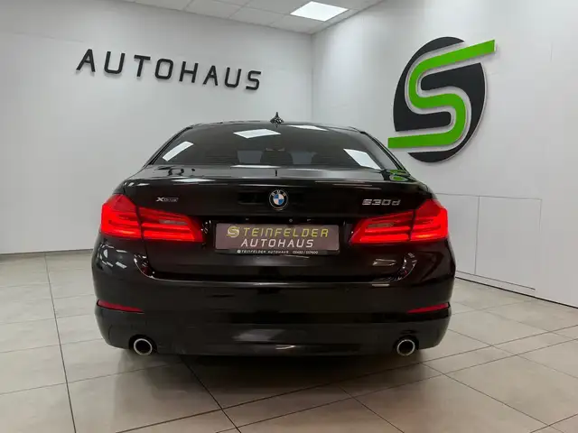 BMW 5 Series view 6